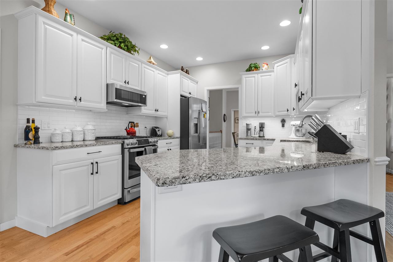 2700 Oakmont Ct