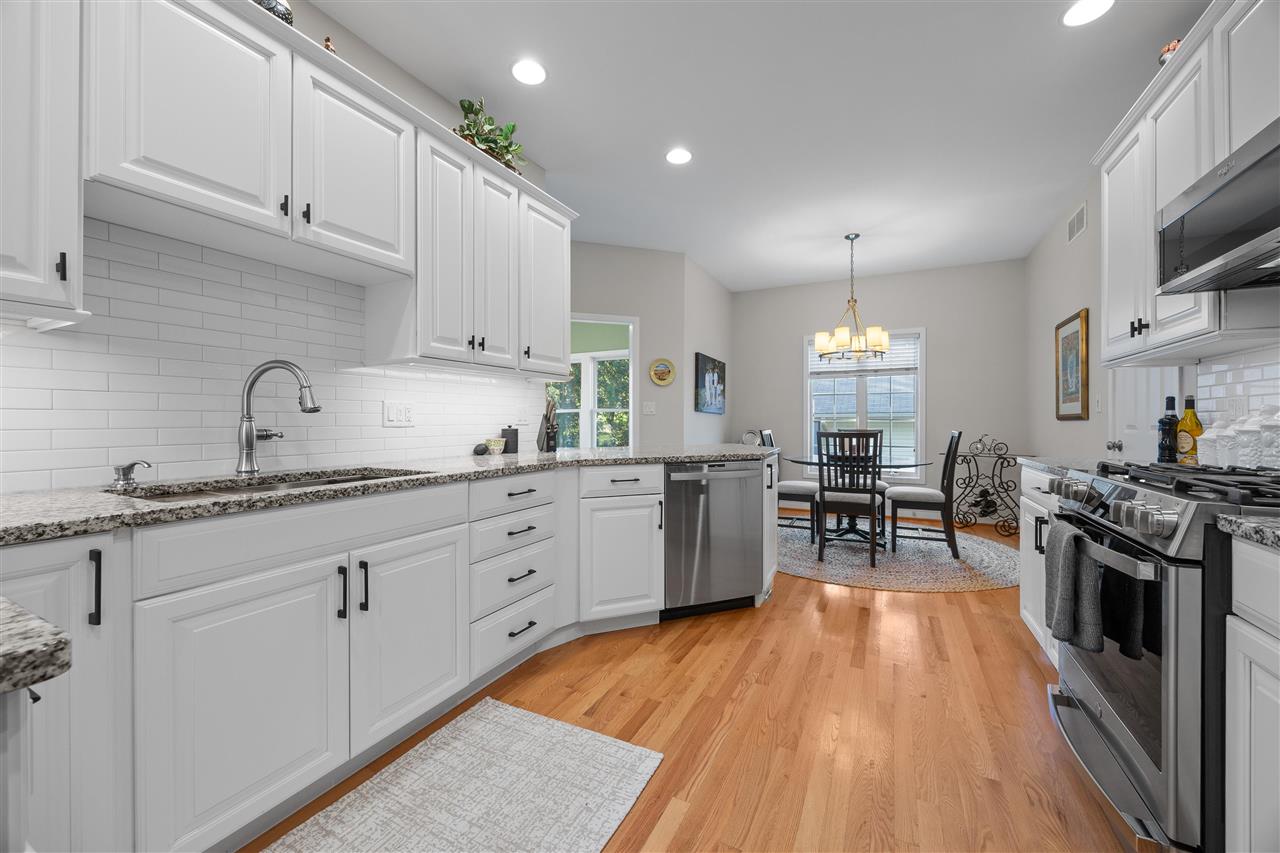 2700 Oakmont Ct