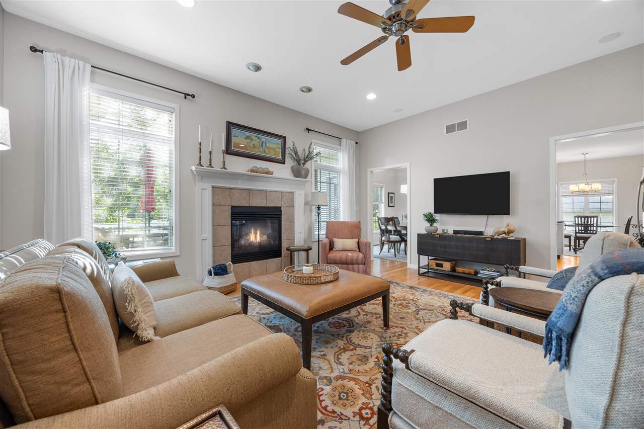 2700 Oakmont Ct
