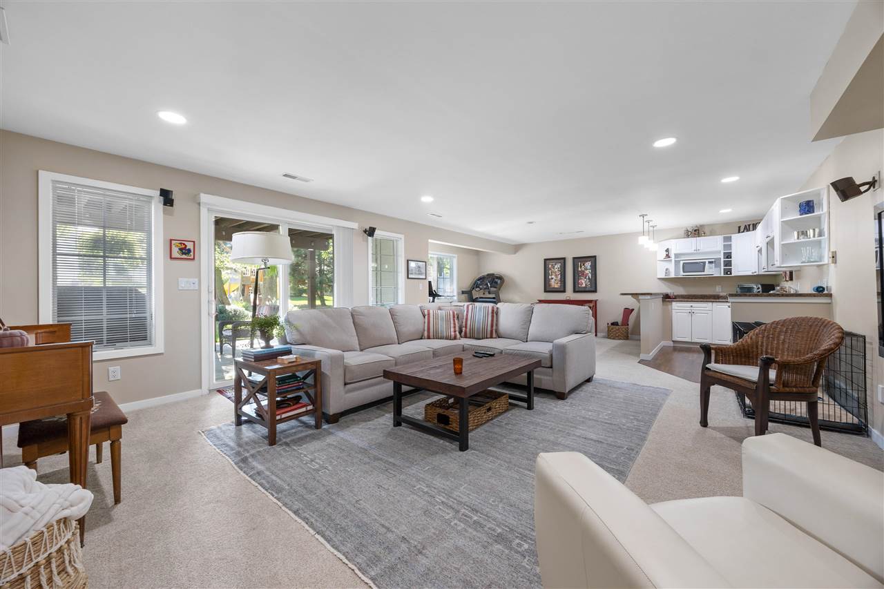2700 Oakmont Ct