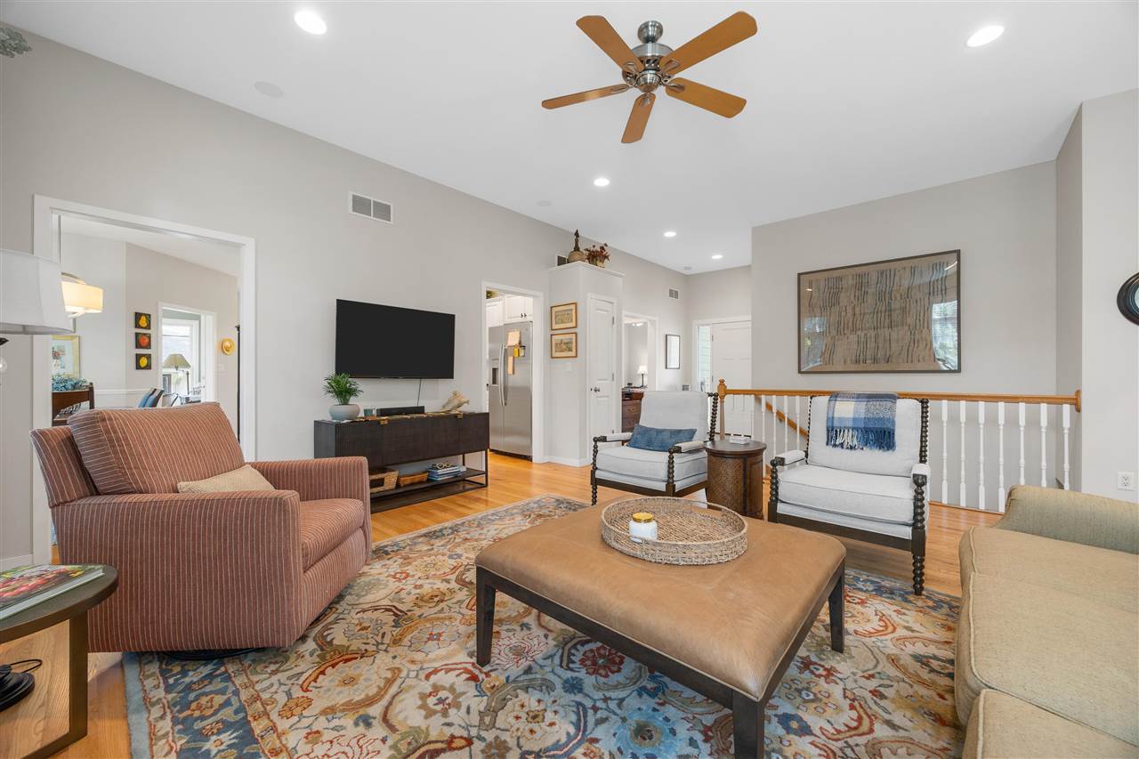 2700 Oakmont Ct