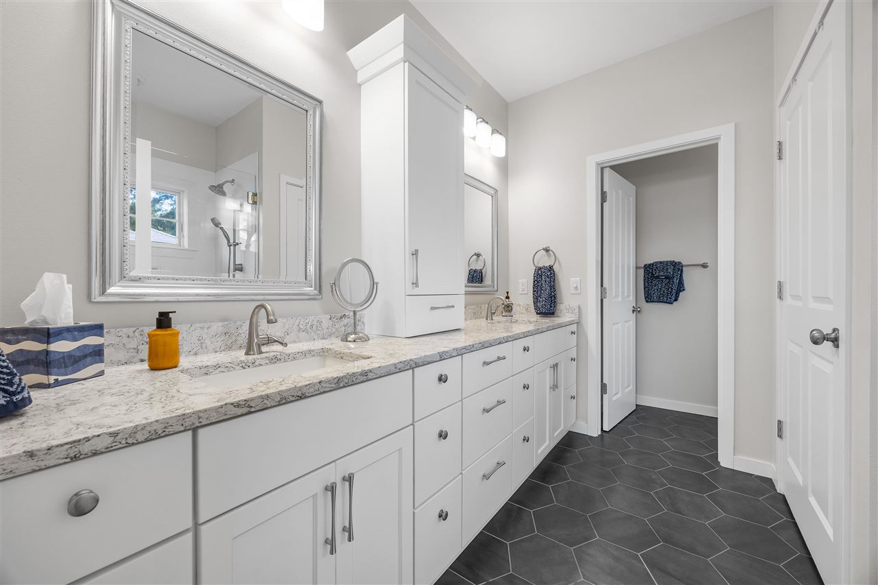 2700 Oakmont Ct