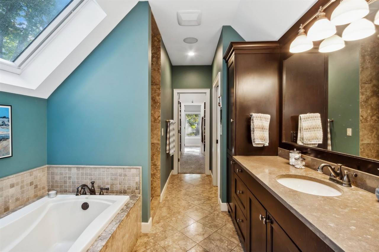 1462 Trail Bend Dr NW