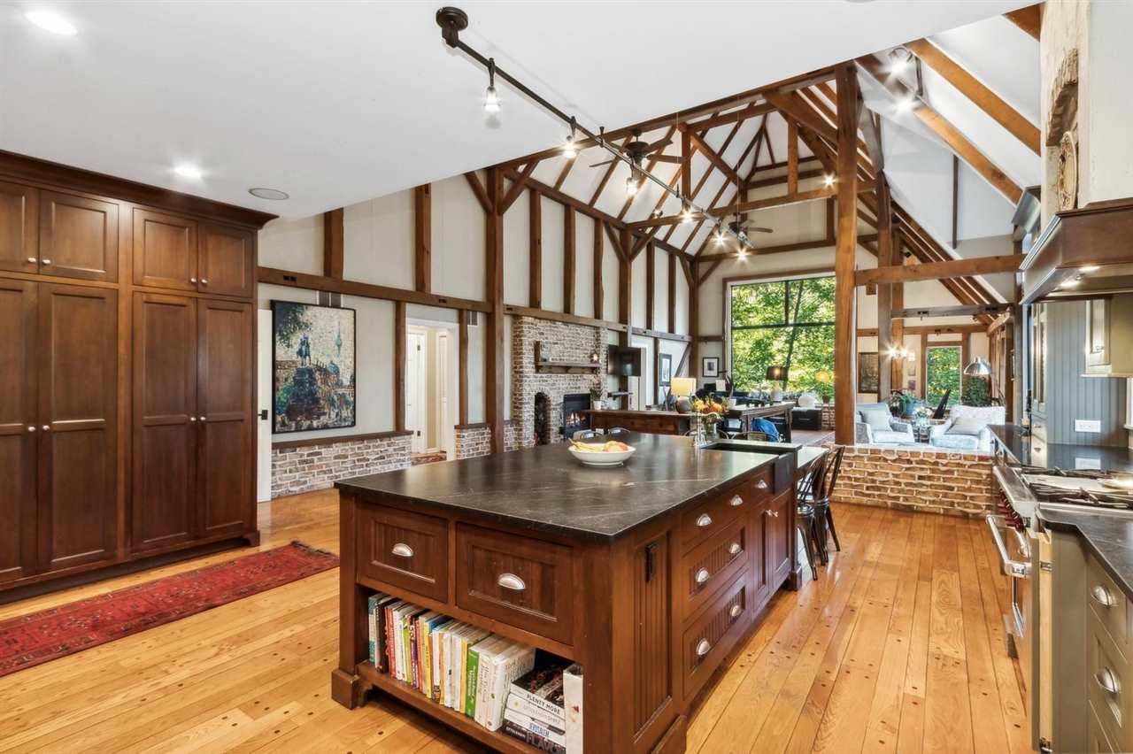 1462 Trail Bend Dr NW