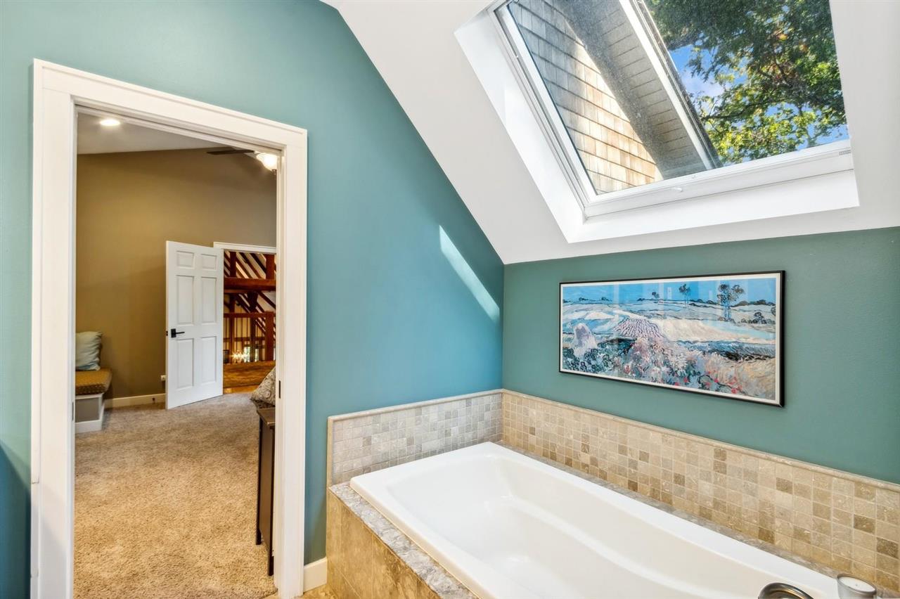 1462 Trail Bend Dr NW