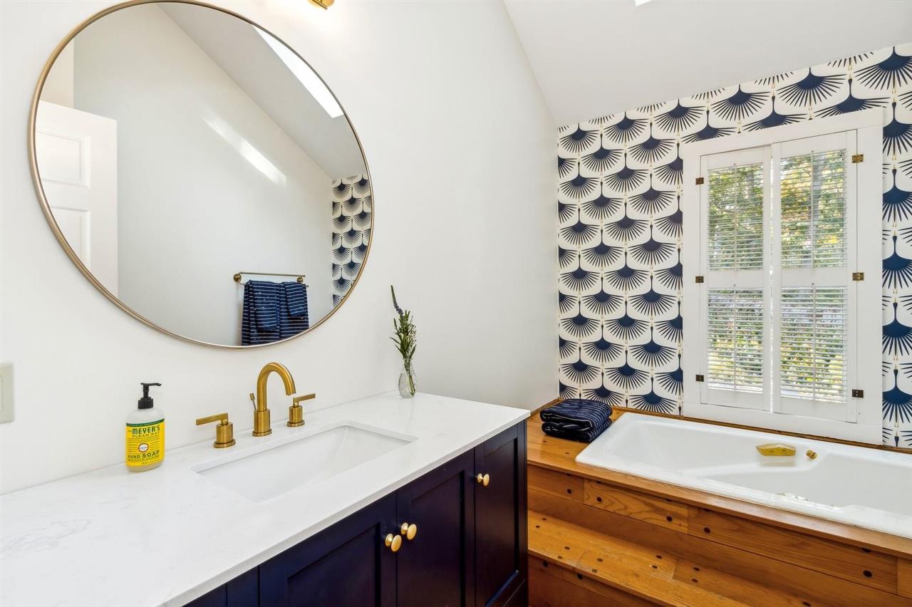 1462 Trail Bend Dr NW