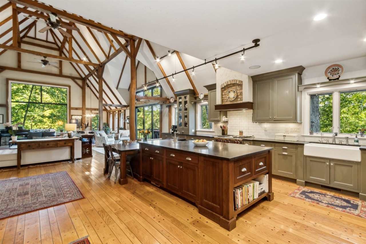 1462 Trail Bend Dr NW