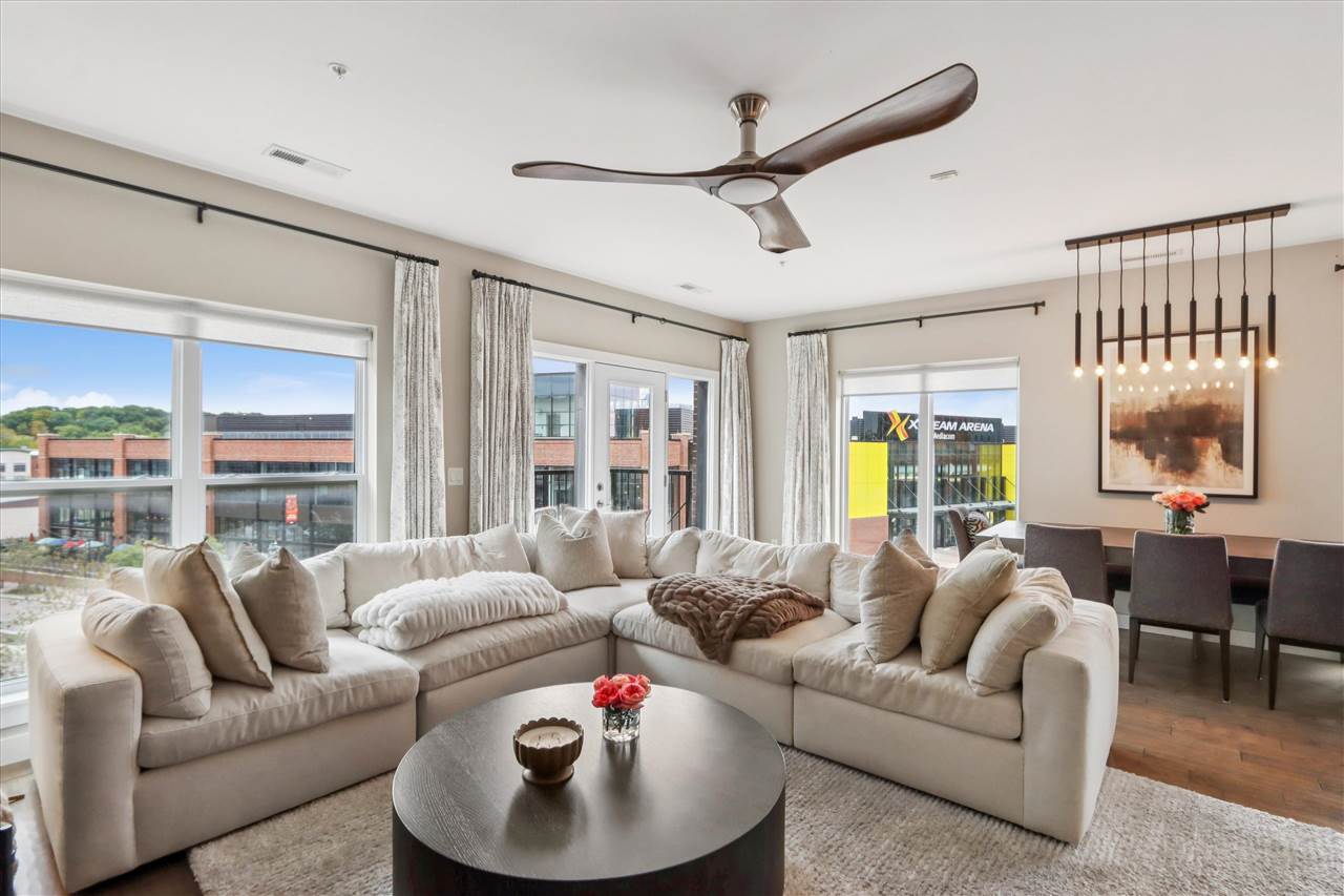 901 E 2nd Ave Unit: 202