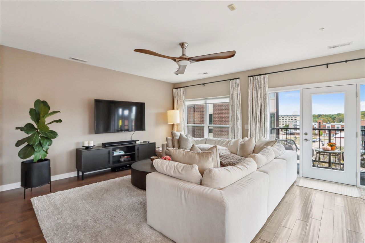 901 E 2nd Ave Unit: 202