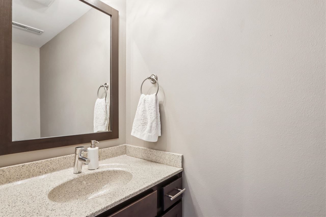 901 E 2nd Ave Unit: 202