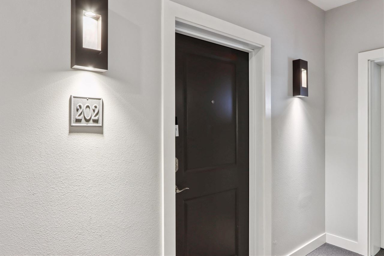 901 E 2nd Ave Unit: 202