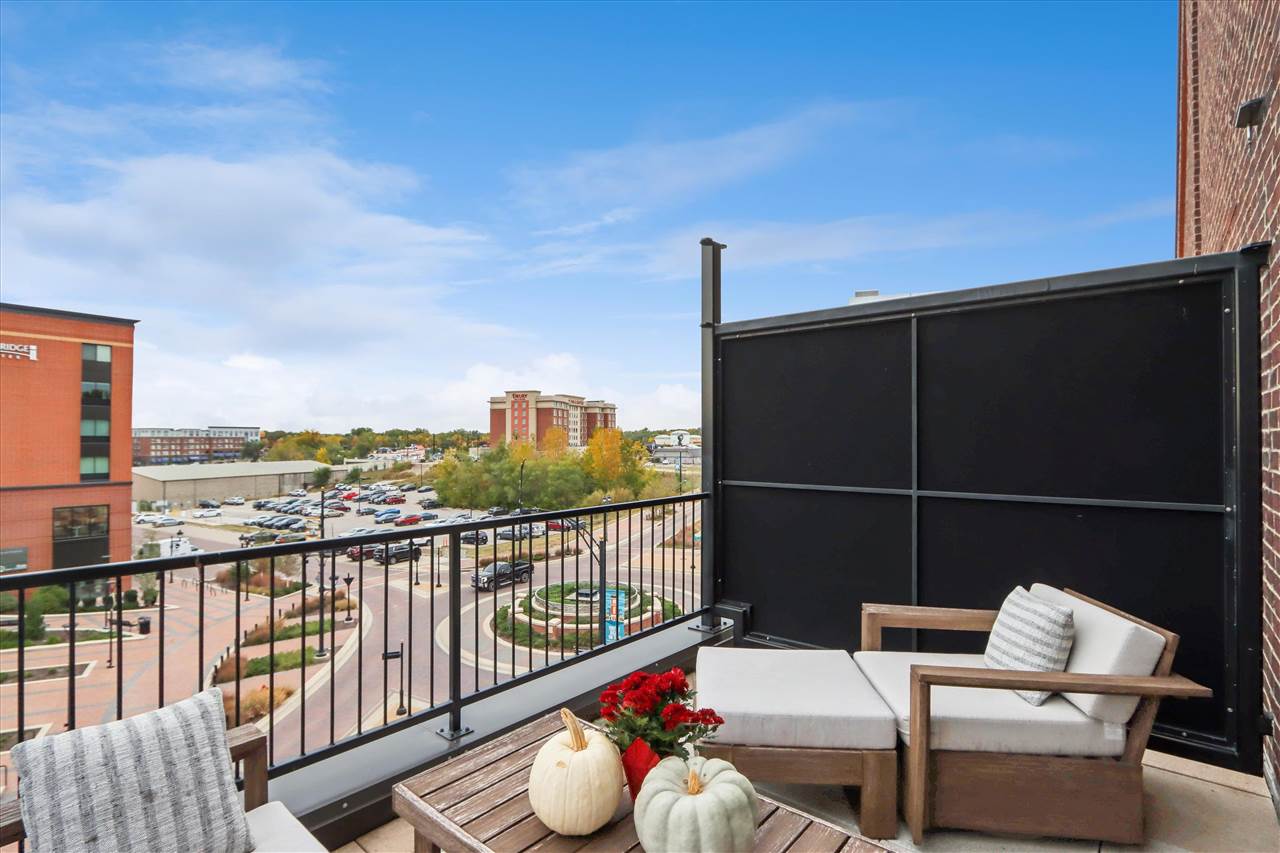 901 E 2nd Ave Unit: 202