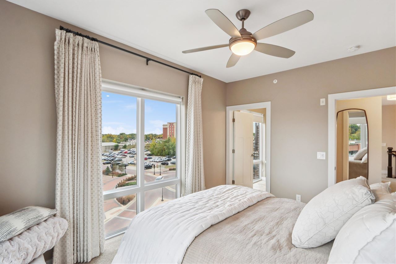 901 E 2nd Ave Unit: 202