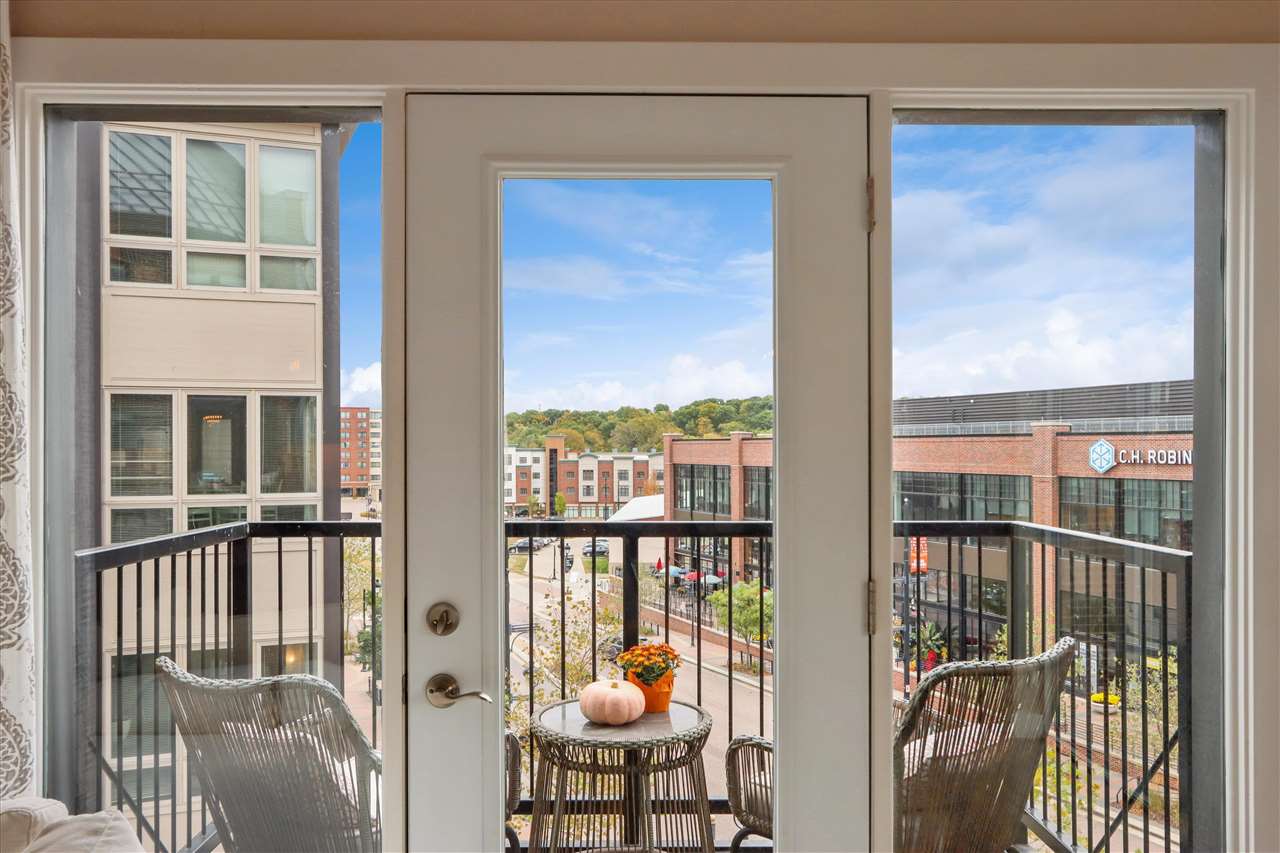 901 E 2nd Ave Unit: 202