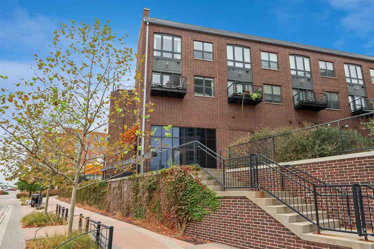 901 E 2nd Ave Unit: 202