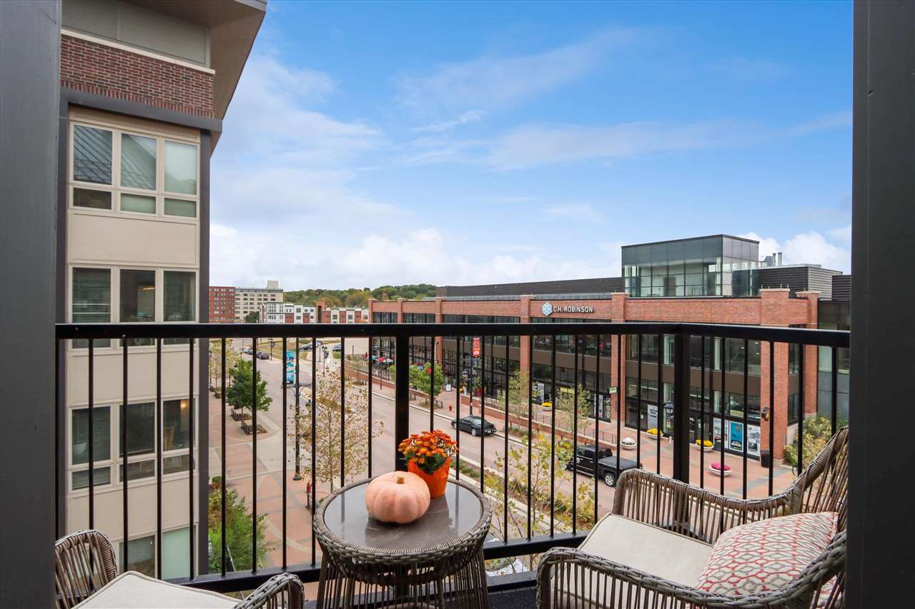 901 E 2nd Ave Unit: 202