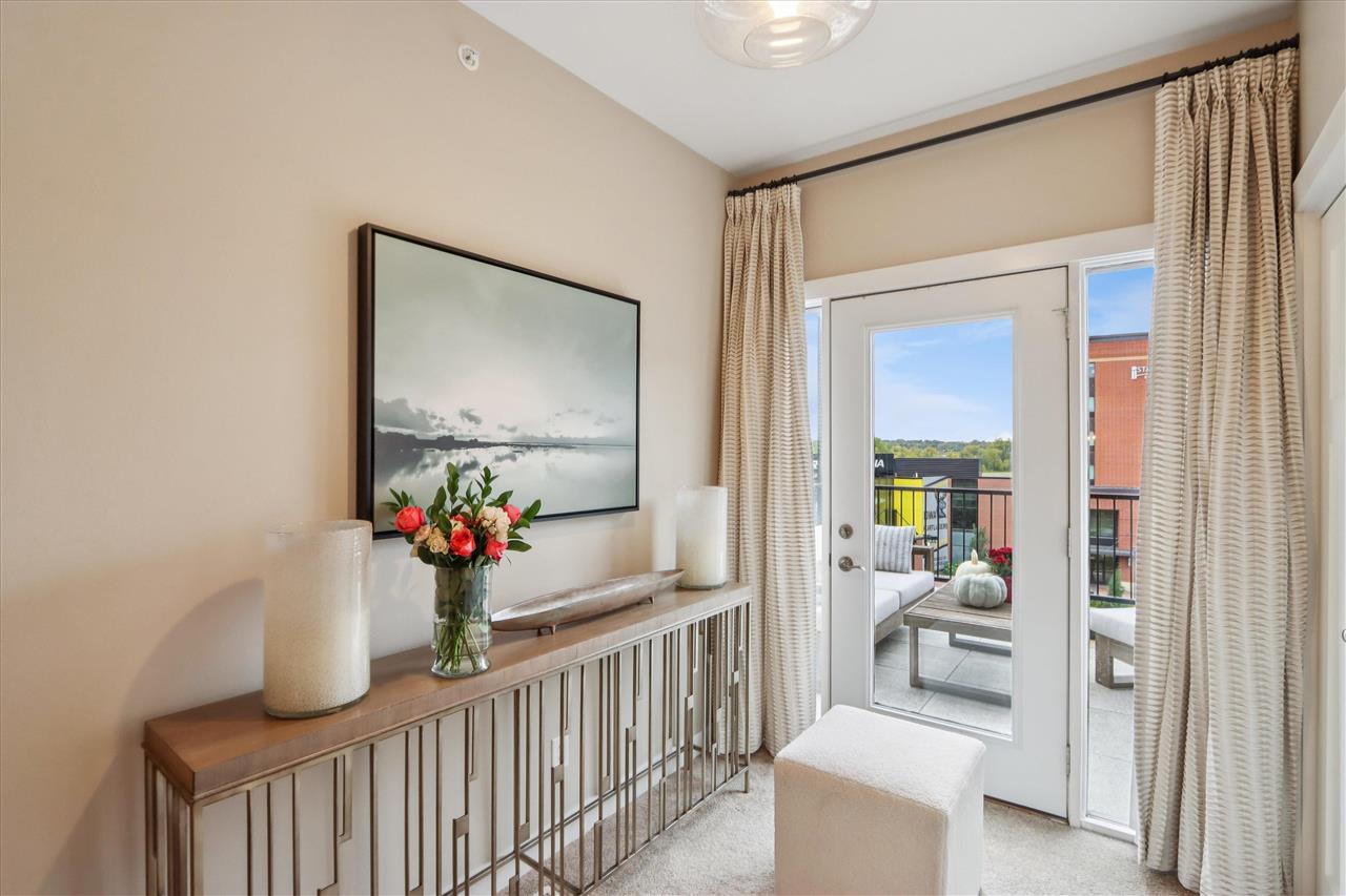 901 E 2nd Ave Unit: 202