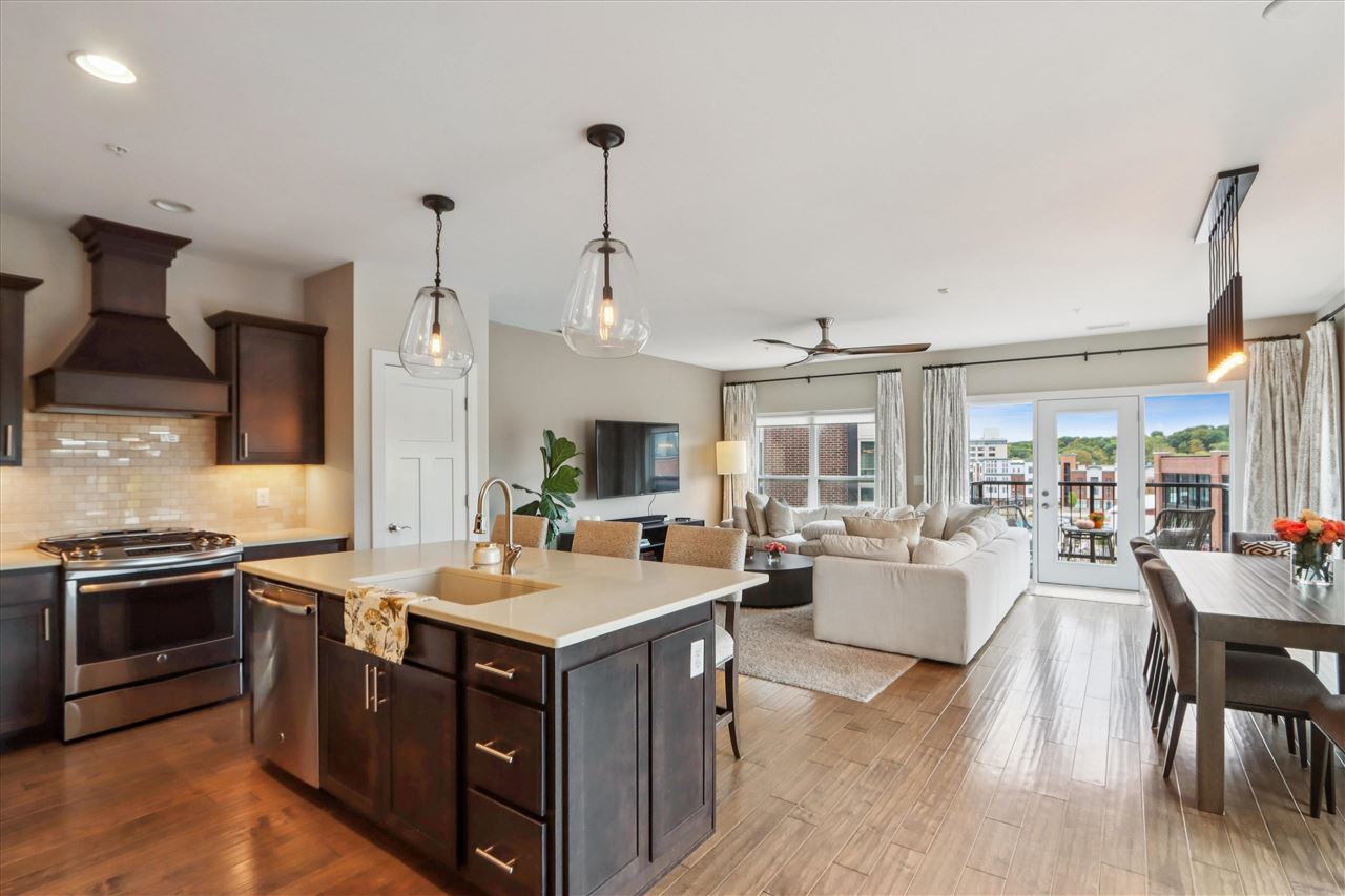 901 E 2nd Ave Unit: 202