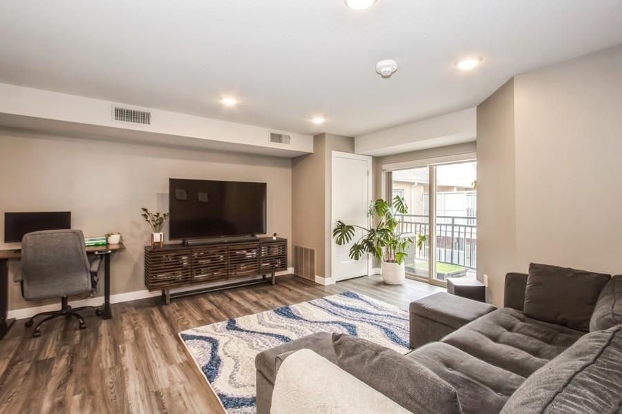 332 S Linn St Unit: 405