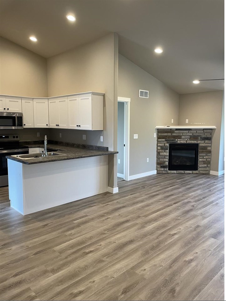3160 Lampe Ln Unit: c