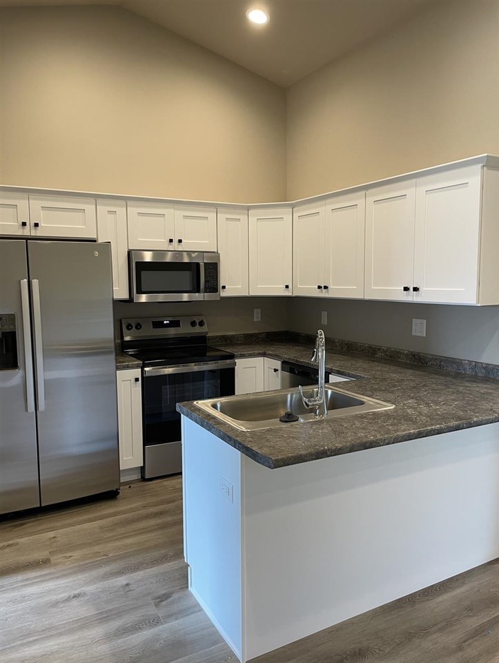 3160 Lampe Ln Unit: c