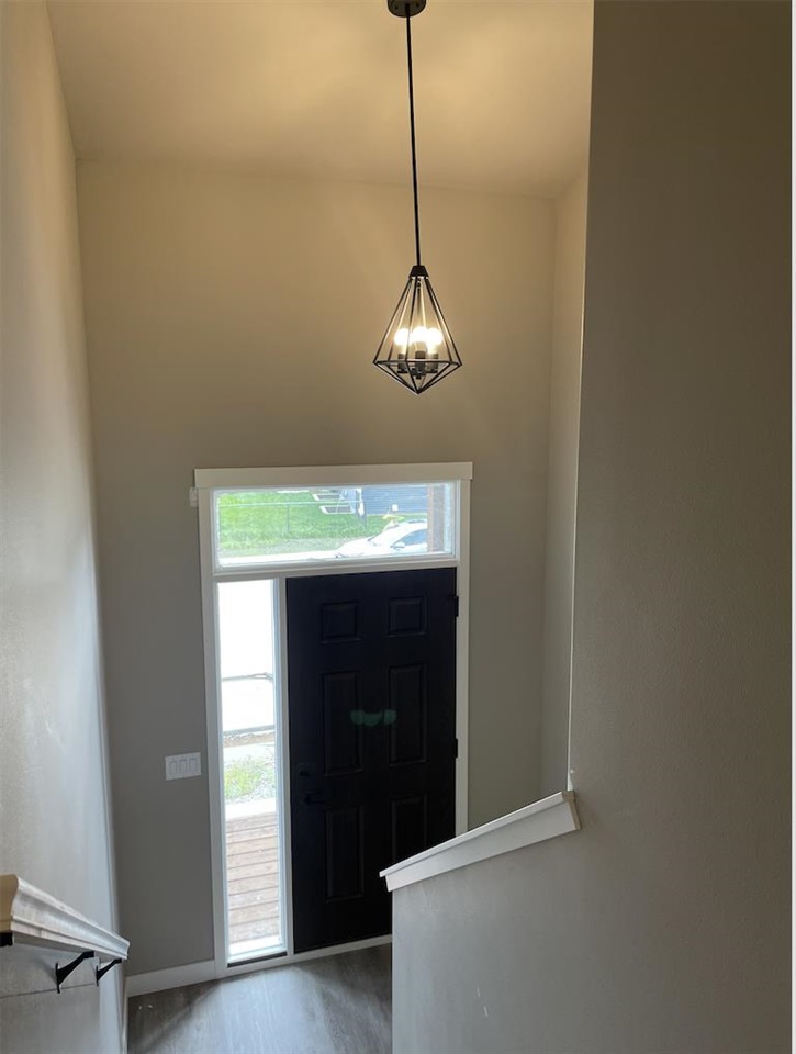 3160 Lampe Ln Unit: c
