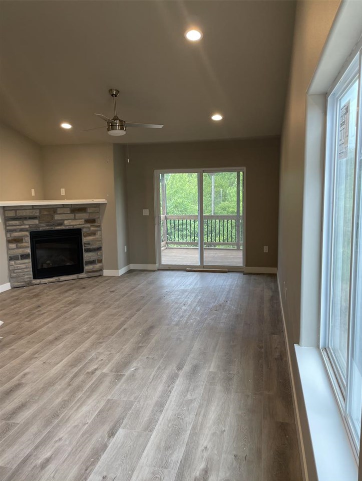 3160 Lampe Ln Unit: c
