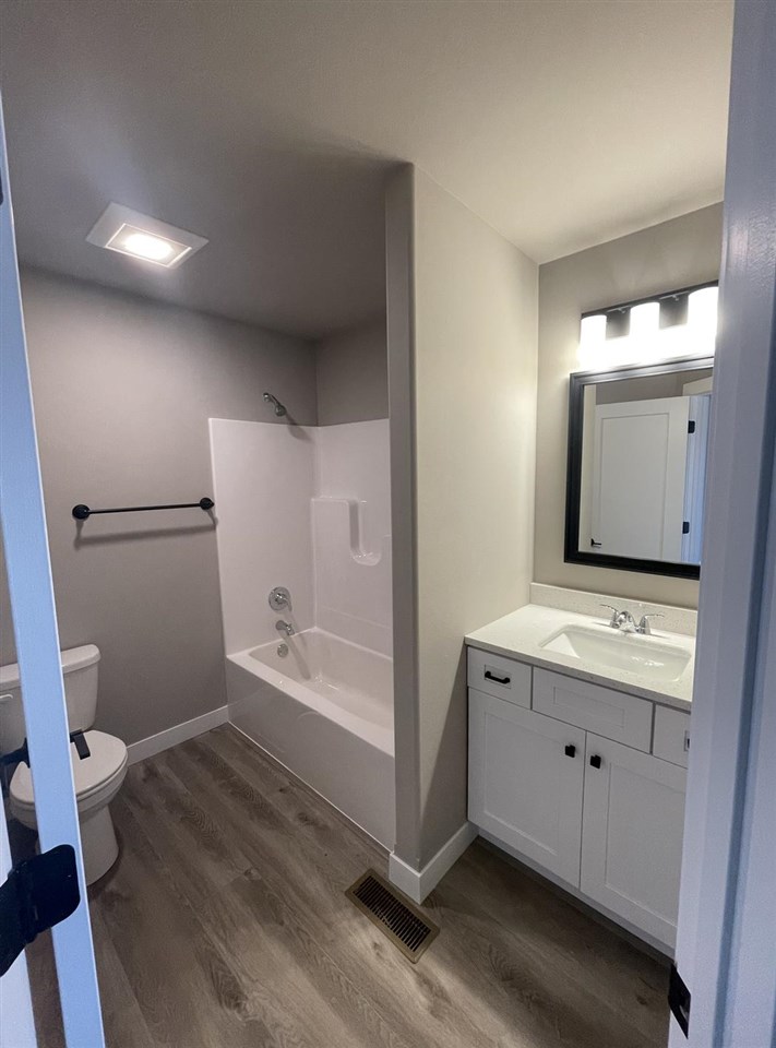 3160 Lampe Ln Unit: c