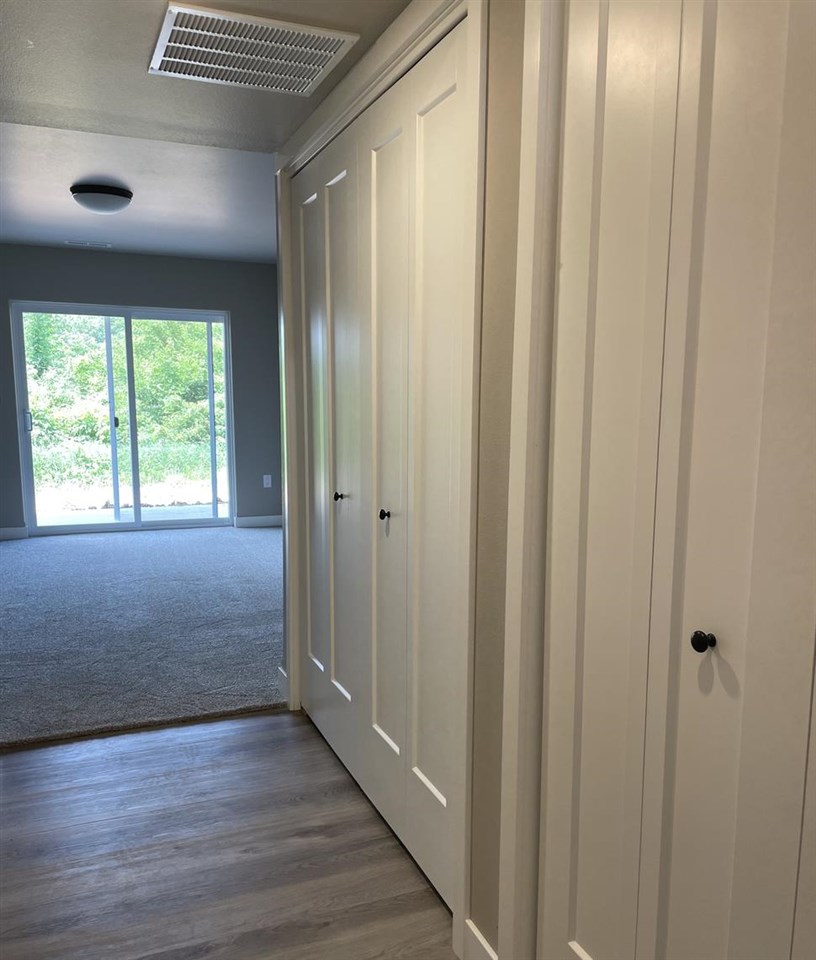 3160 Lampe Ln Unit: c