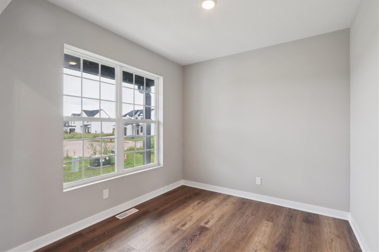 1285 Eisenhower Blvd