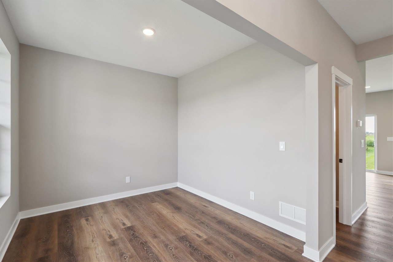 1285 Eisenhower Blvd