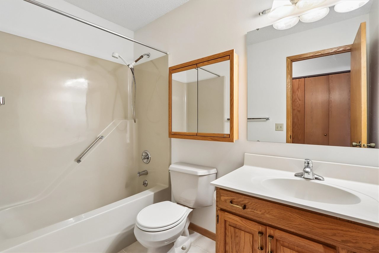 2410 Walden Ct