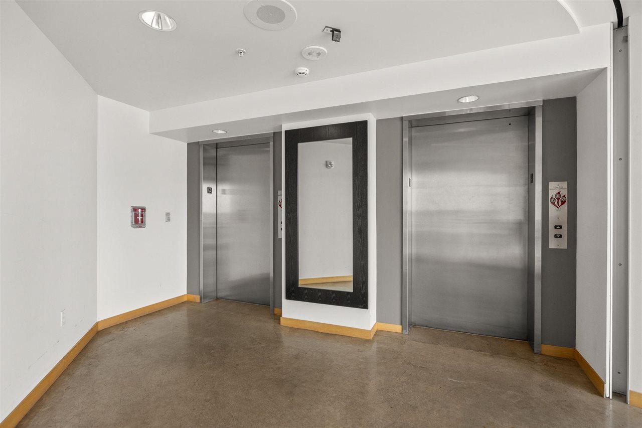 221 E College St Unit: 1206