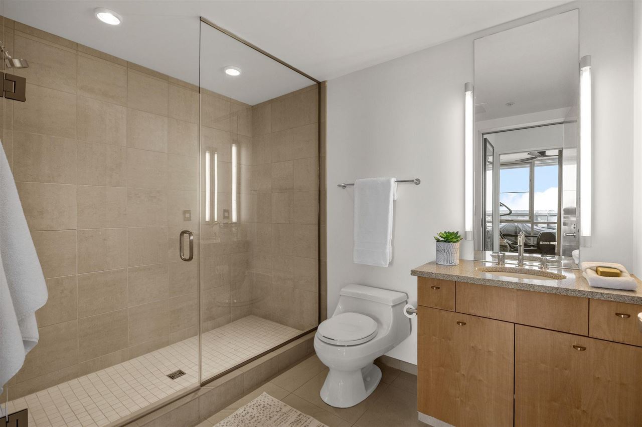 221 E College St Unit: 1206