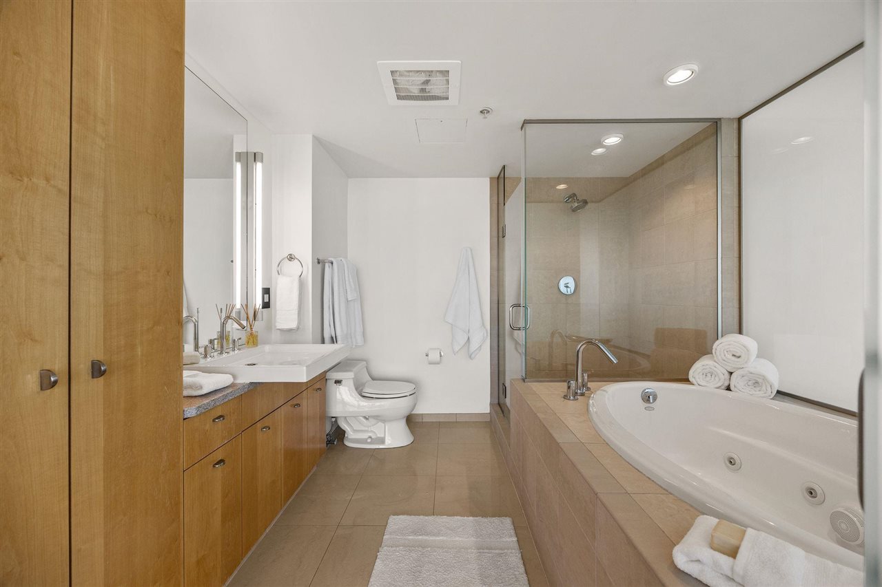 221 E College St Unit: 1206