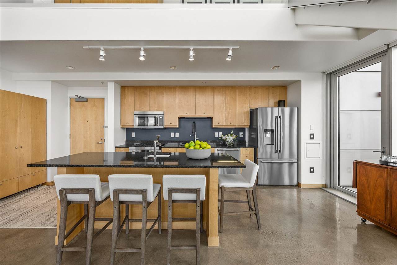 221 E College St Unit: 1206