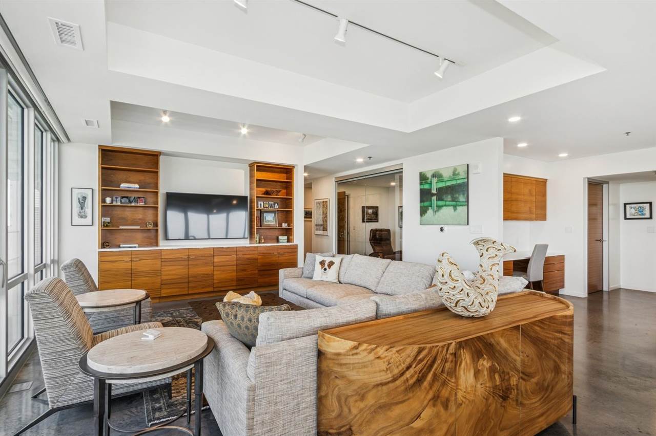 404 E College St Unit: No. 1101 + 1102