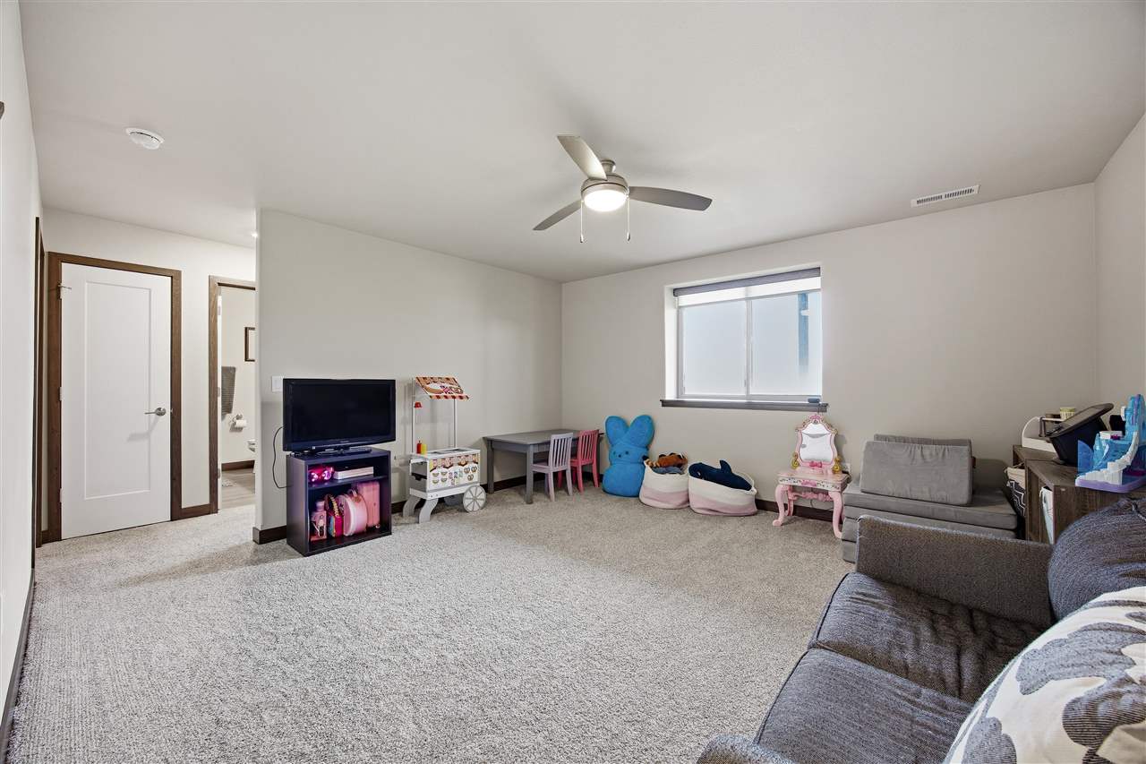 3305 Loethen Ln