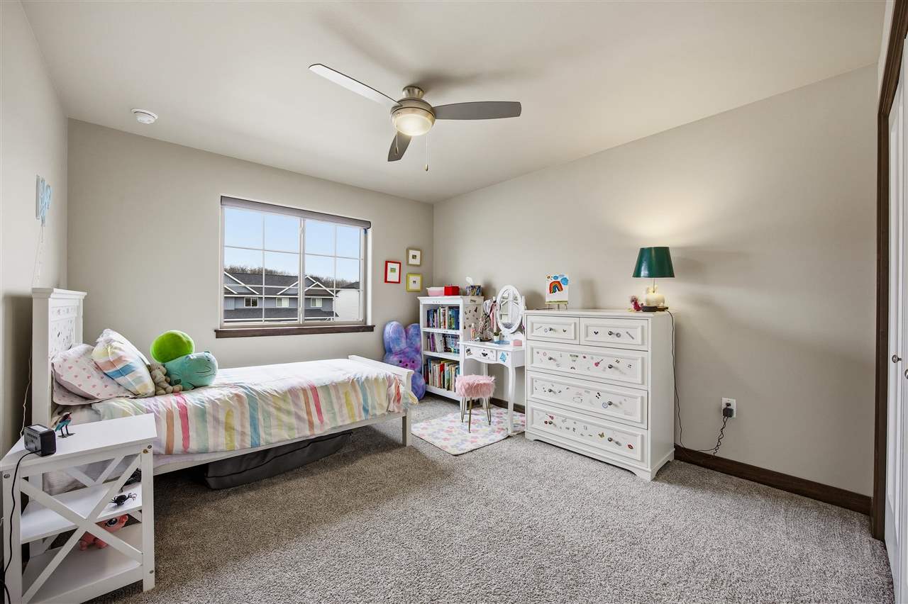 3305 Loethen Ln