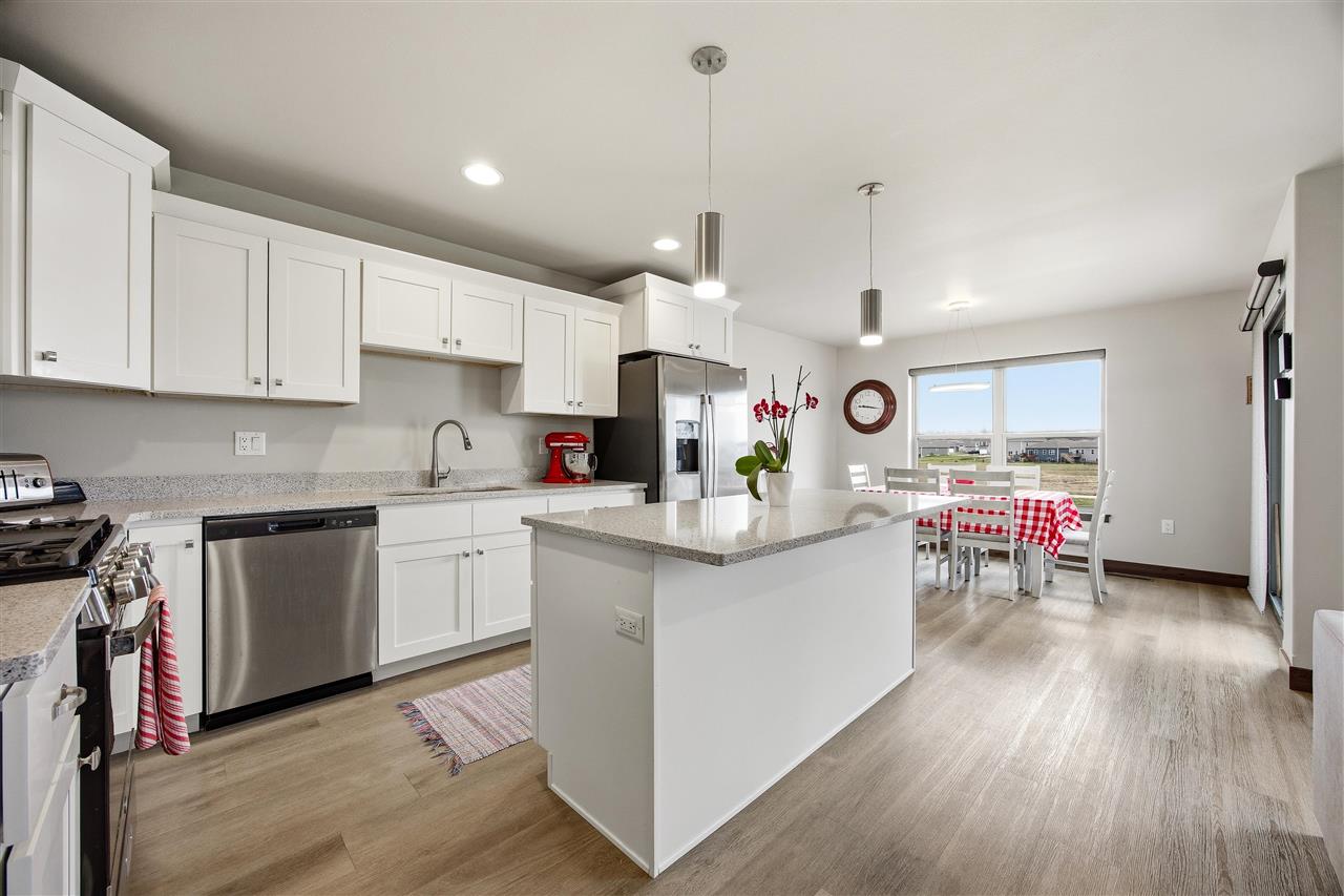 3305 Loethen Ln