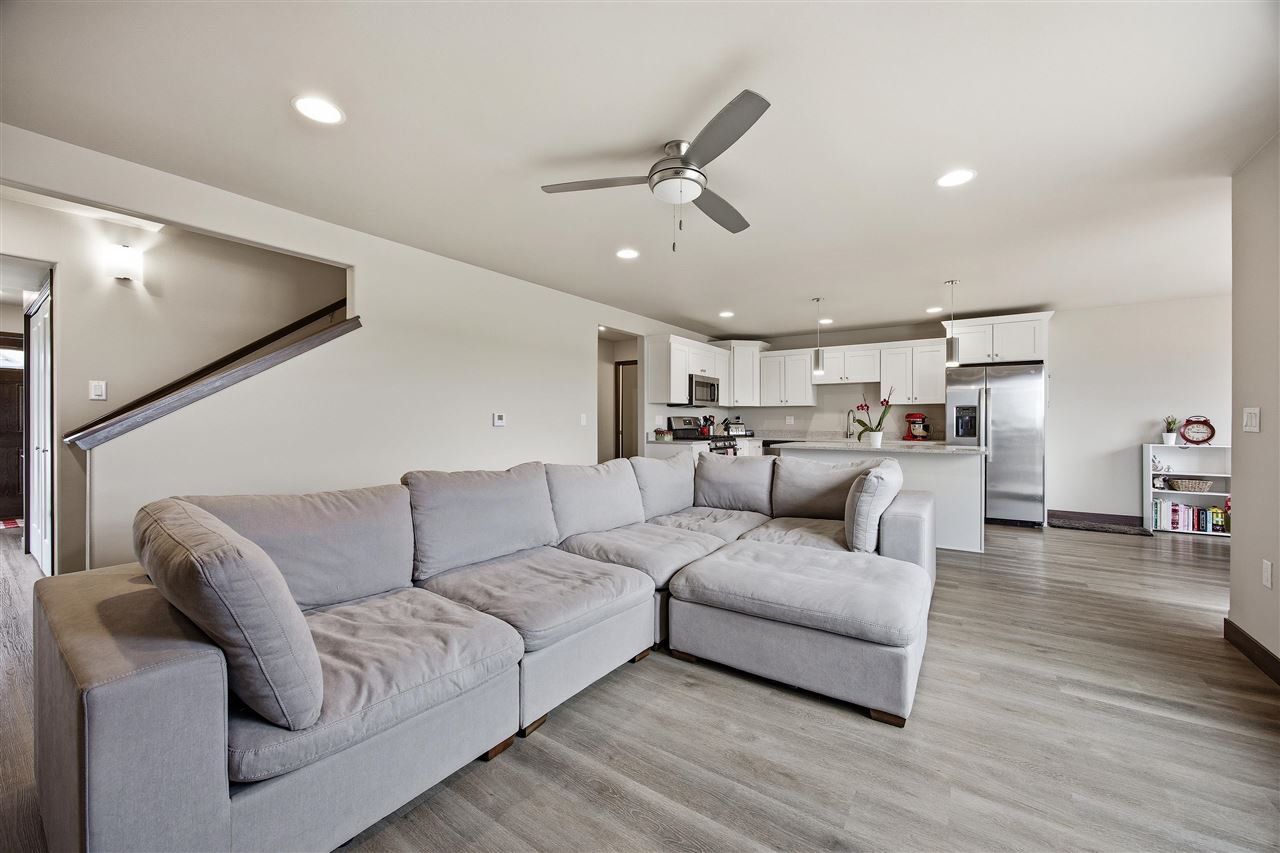 3305 Loethen Ln