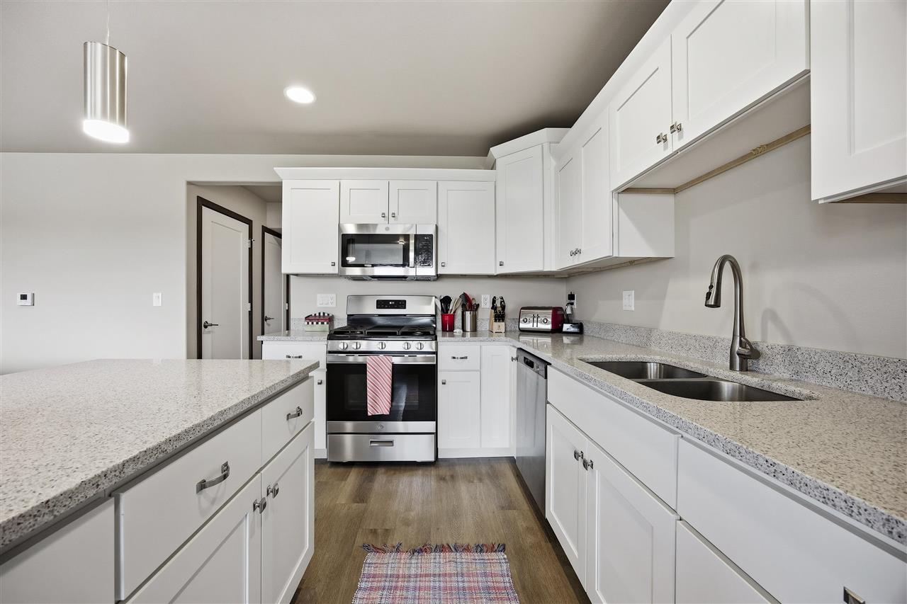 3305 Loethen Ln