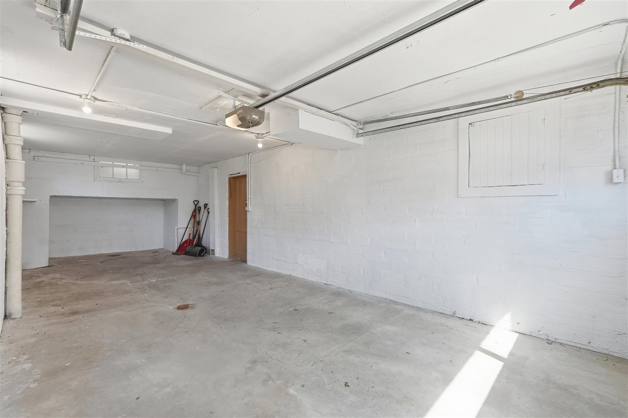 621 N Van Buren St