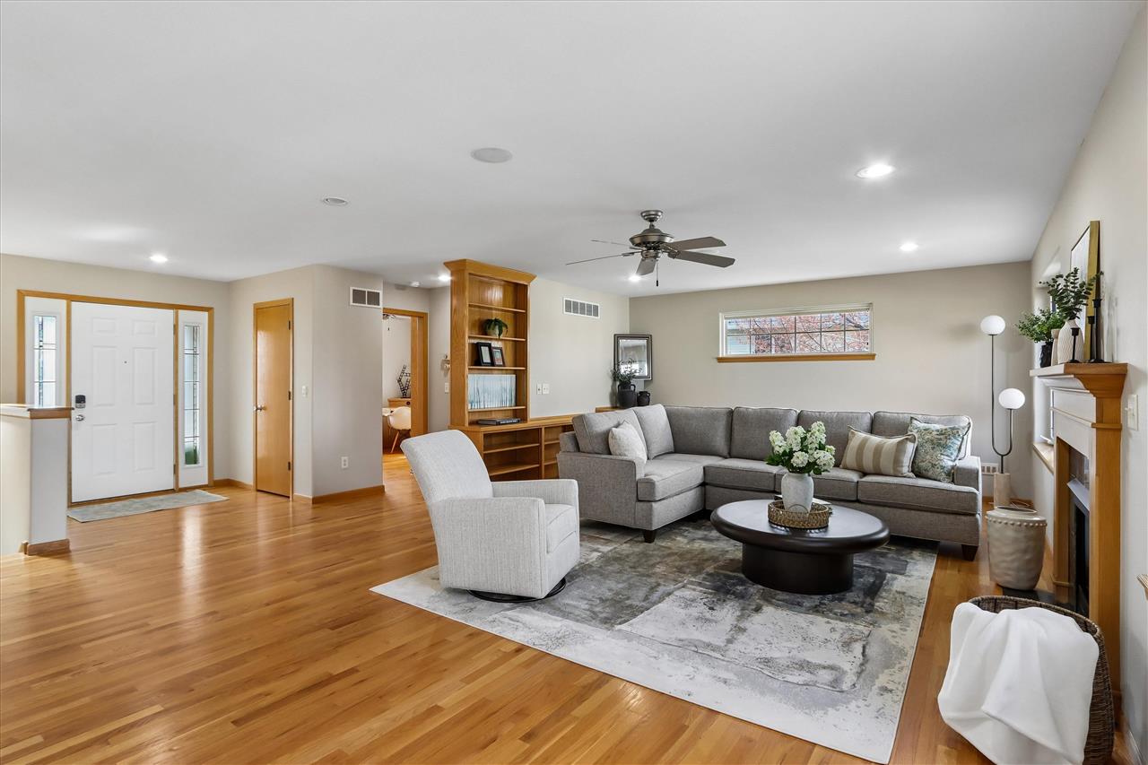 445 Breconshire Ln