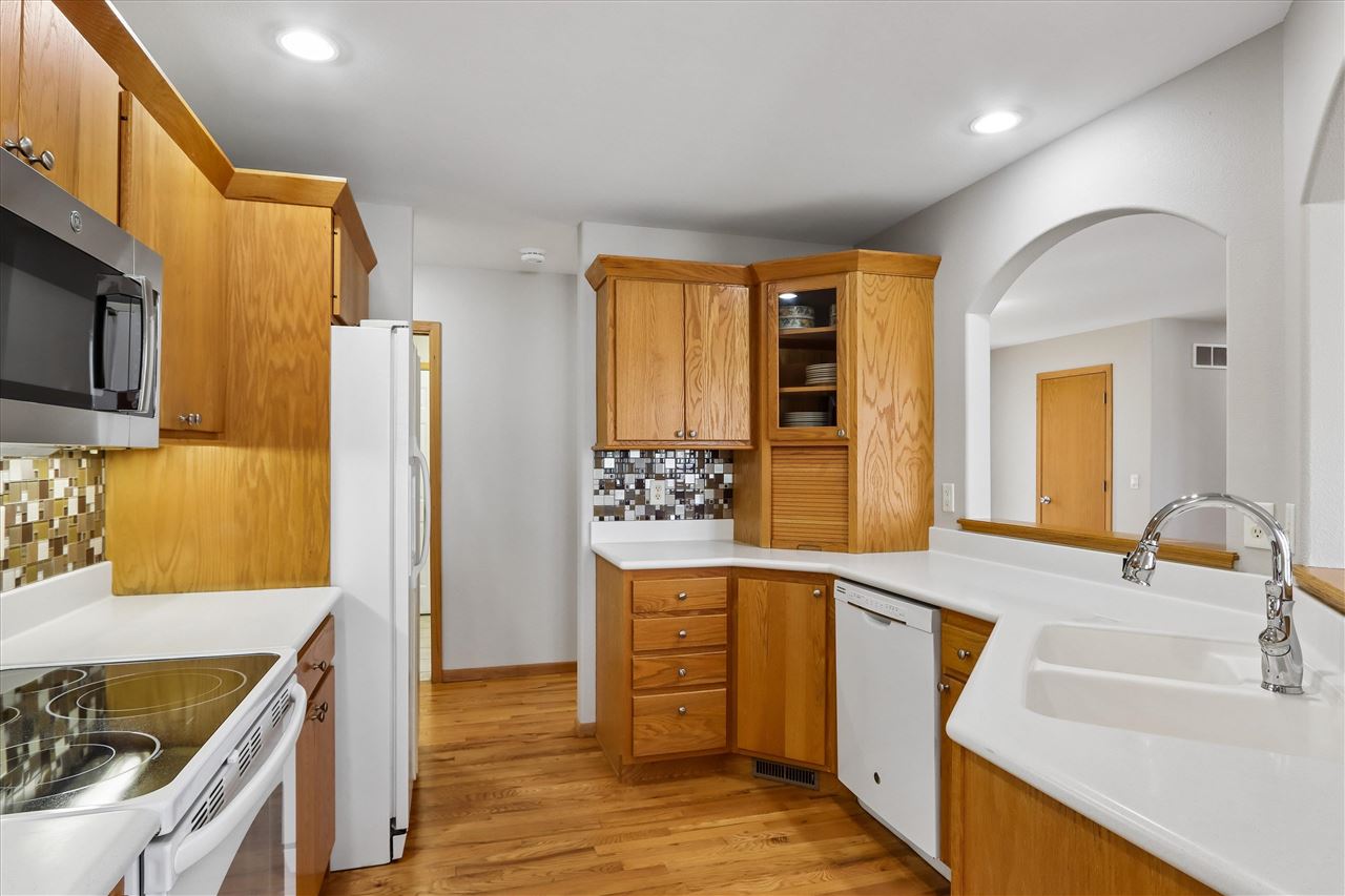 445 Breconshire Ln