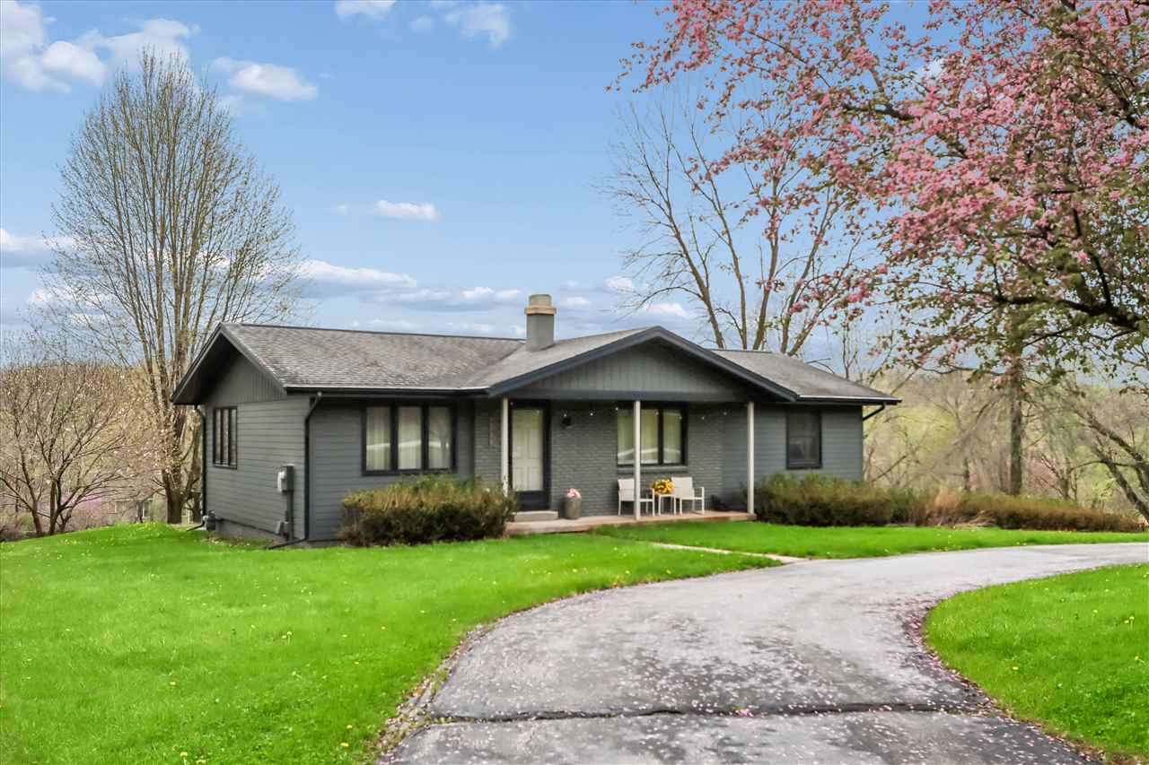 4333 Pine Ridge Trl NE