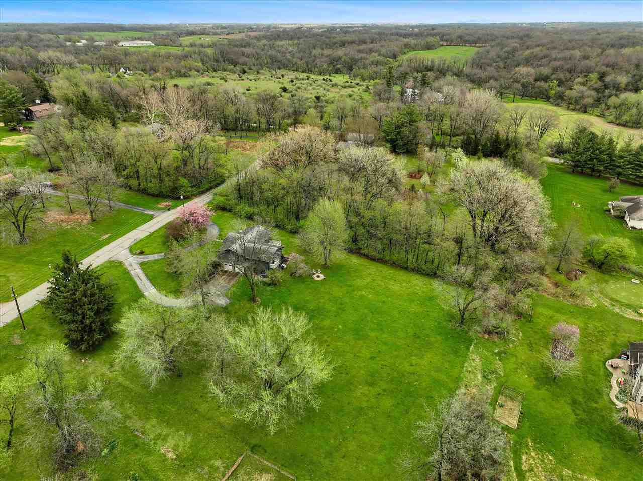 4333 Pine Ridge Trl NE