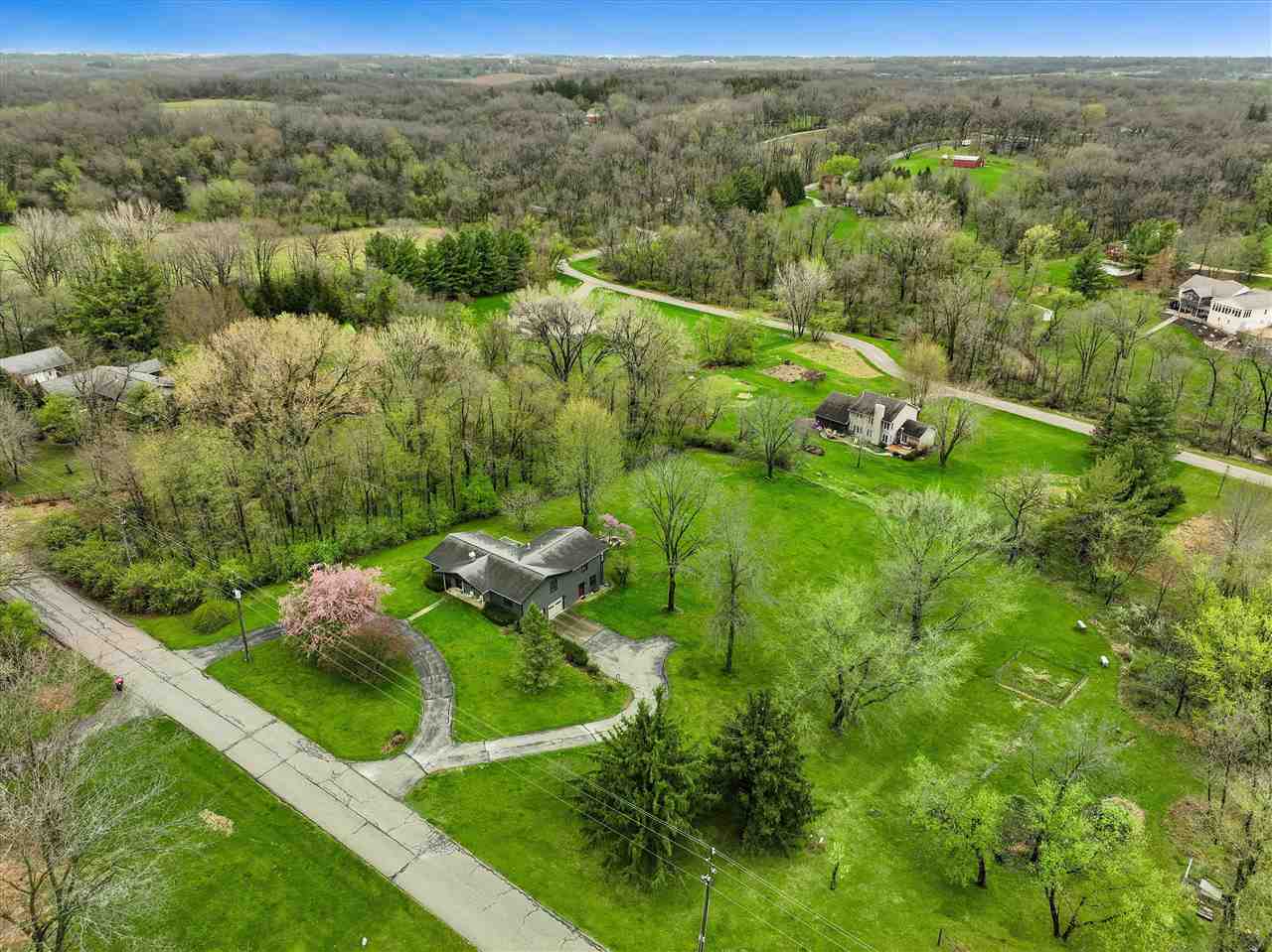 4333 Pine Ridge Trl NE