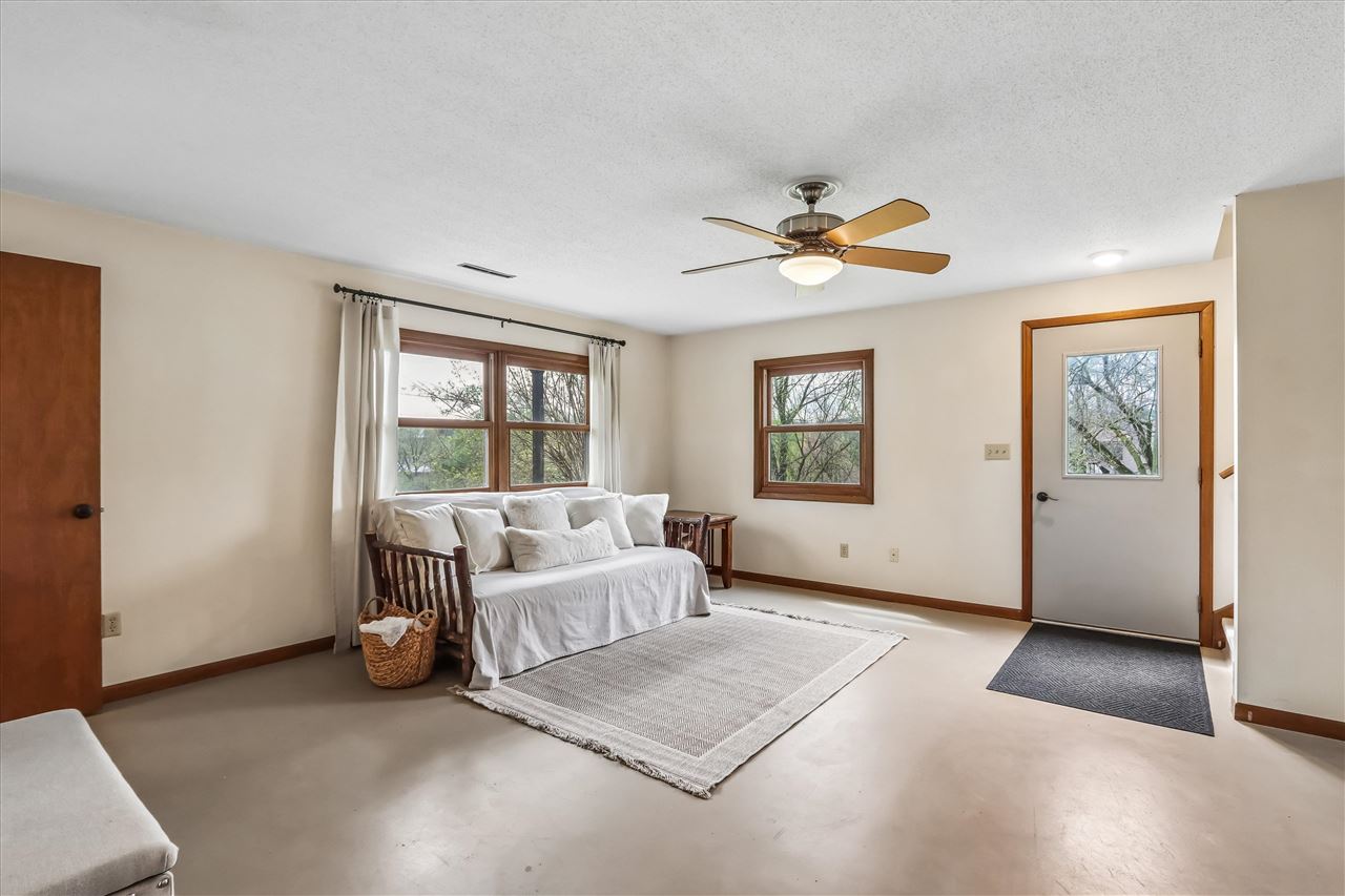 4333 Pine Ridge Trl NE