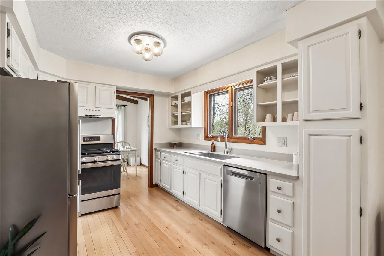 4333 Pine Ridge Trl NE